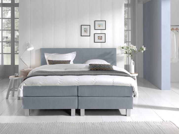 Boxspring Eefje - lichtblauw - 140 x 210 cm, Huis en Inrichting, Slaapkamer | Boxsprings, 210 cm, Blauw, 140 cm, Twijfelaar, Verzenden