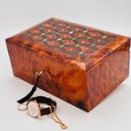 Sieradendoos - Sieradendoos, Loupe de Thuya, fluweel,