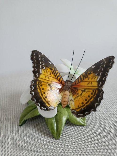 Collectie met dierenthema - Porseleinen beeldje « Cethosia, Antiek en Kunst, Curiosa en Brocante