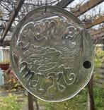 Royal Leerdam - Wandbord - Raamhanger Rommelmarkt 1979 -, Antiek en Kunst, Antiek | Glas en Kristal