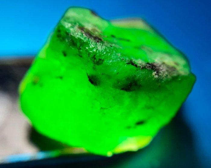 Natuurlijke onbewerkte smaragd - 10,8 ct Ruw- 2.16 g, Verzamelen, Mineralen en Fossielen