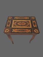 Side Table with Music Box - Dressoir - Hout