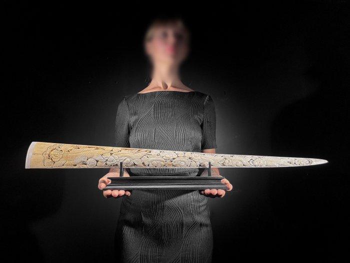 GEEN VEILINGPRIJS - fijn gesneden groot rostrum van een, Antiek en Kunst, Kunst | Designobjecten