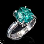 Unieke Dioptas-ring – Kristalline schoonheid in haar puurste, Verzamelen, Mineralen en Fossielen