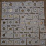 Wereld. 234 Monedas clasificadas en carteras de cartón 1965