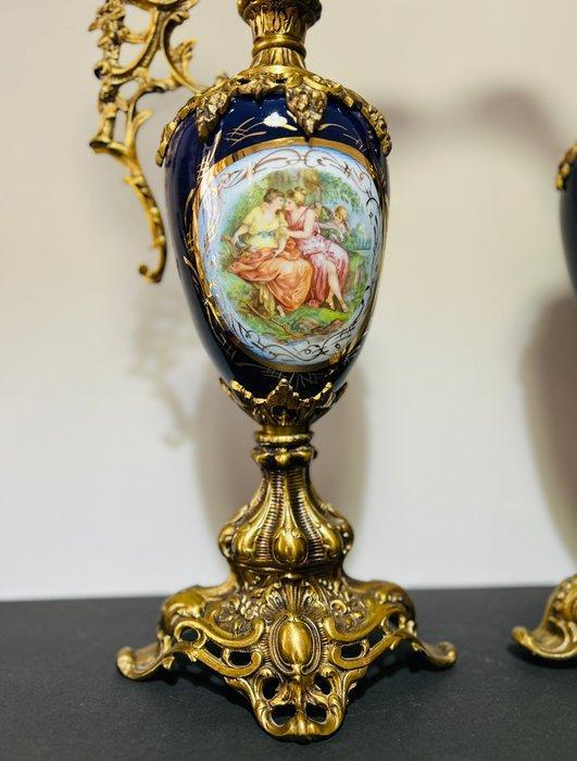A magnificent pair of large decorative porcelain ewers (2), Antiek en Kunst, Antiek | Glas en Kristal