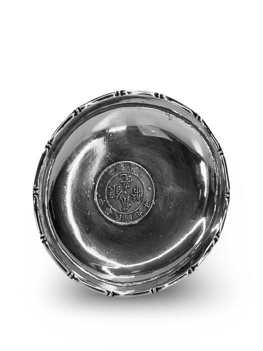 Kwang-Tung fabrikant - Wai Kee - Schotel - .925 zilver, Antiek en Kunst, Antiek | Meubels | Stoelen en Banken