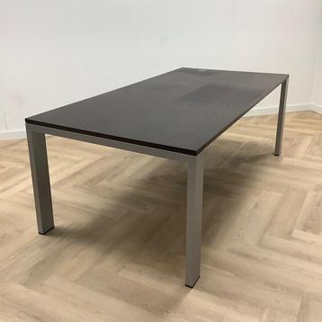 Tweedehands ARCO design tafel, 210x105 cm, donker/bruin hout beschikbaar voor biedingen