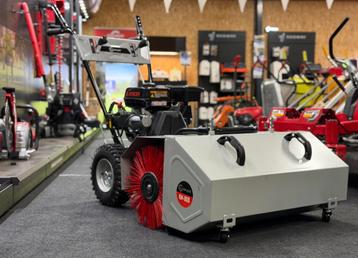 ACTIE - Lumag KM-800 veegmachine met sneeuwschuif en opvang beschikbaar voor biedingen