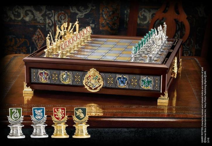 Harry Potter - Hogwarts Houses Quidditch Chess, Verzamelen, Film en Tv, Nieuw, Ophalen of Verzenden
