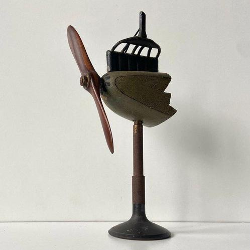 Figuur - Een houten schaalmodel van een vliegtuigonderdeel, Antiek en Kunst, Antiek | Wandborden en Tegels