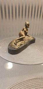 Pasquale Detore - Beeld, a naked lady lying on her side. -