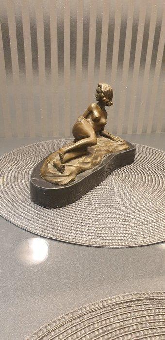 Pasquale Detore - Beeld, a naked lady lying on her side. -, Antiek en Kunst, Curiosa en Brocante