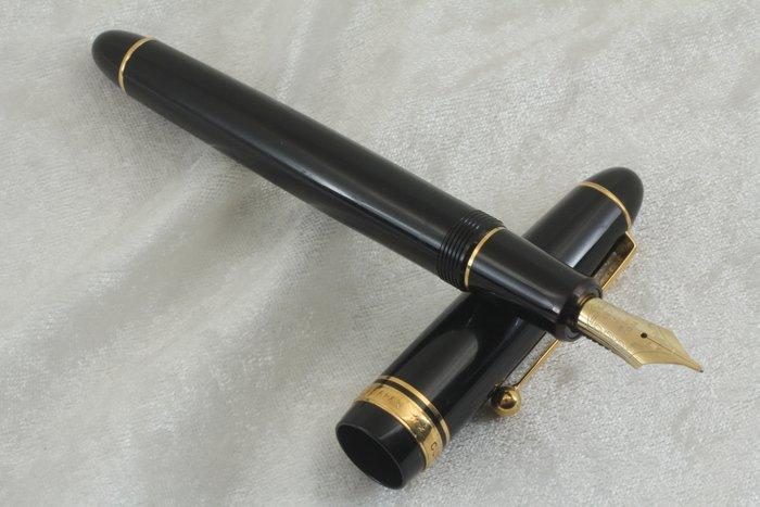 Pilot - Custom 742 Black & Gold Fountain Pen – Made in Japan, Verzamelen, Pennenverzamelingen