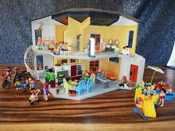 Playmobil - Playmobil City Life Modern Woonhuis  met veel