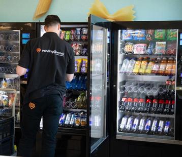 Kosteloos een snoepautomaat of frisdrankautomaat? beschikbaar voor biedingen