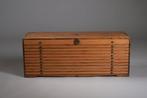 Tansu  (kast met lades) voor o’mikuji  (heilige