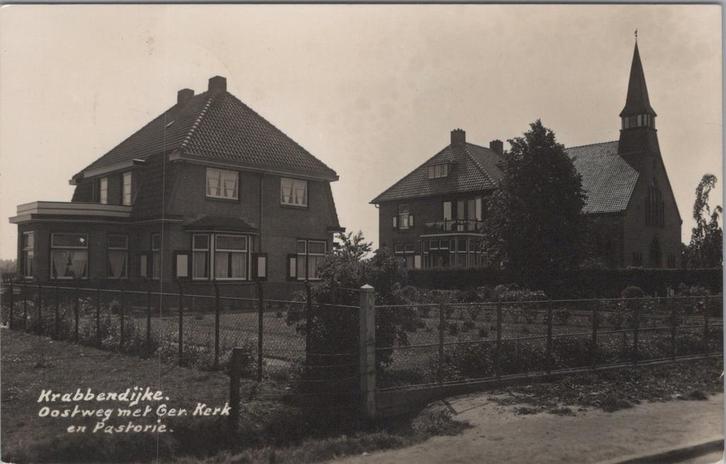 KRABBENDIJKE - Oostweg met Ger. Kerk en Pastorie, Verzamelen, Ansichtkaarten | Nederland