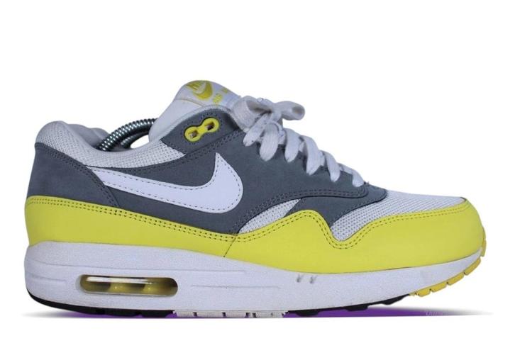 Nike Air Max 1 Essential Yellow Grey • 42, Kleding | Heren, Schoenen, Sneakers of Gympen, Ophalen of Verzenden
