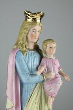 Beeldje - Maria met Kind en Engelen - Biscuit porselein