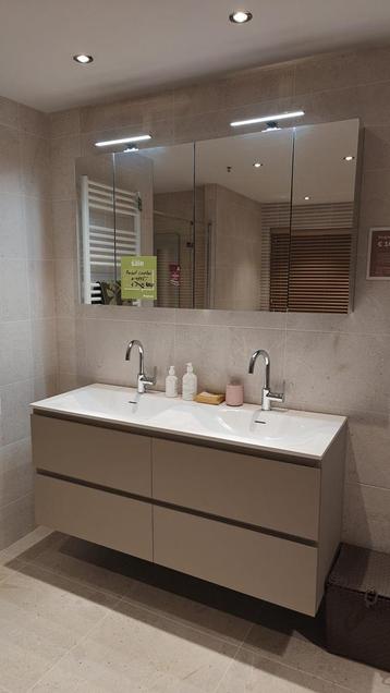 Showmodel Badmeubel 140cm met spiegelkast en kranen - 0038 beschikbaar voor biedingen