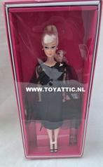 Barbie swirl ponytail silkstone repro in kleding black magic, Verzamelen, Poppen, Ophalen of Verzenden, Nieuw, Fashion Doll