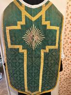 Chasuble romaine - Borduurwerk, orfroi, gallon, damast groen