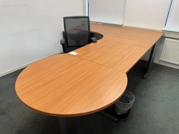 Online veiling: Brando, Red oak, Directiebureau beschikbaar voor biedingen