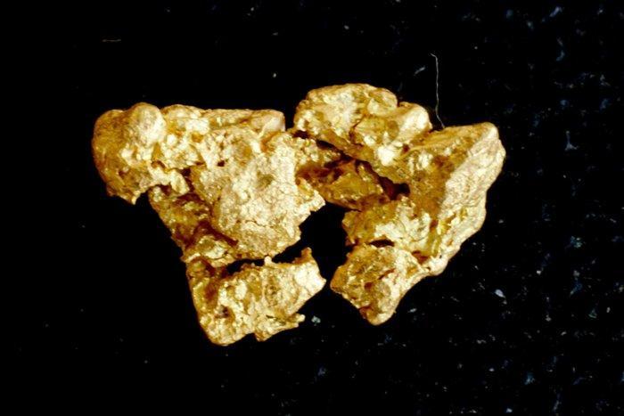 Goud Natif, goudklompje uit Frans-Guyana of Suriname- 0.73 g, Verzamelen, Mineralen en Fossielen