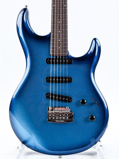 Music Man Luke 4 SSS Diesel Blue (Elektrische Gitaren), Muziek en Instrumenten, Snaarinstrumenten | Gitaren | Elektrisch, Solid body