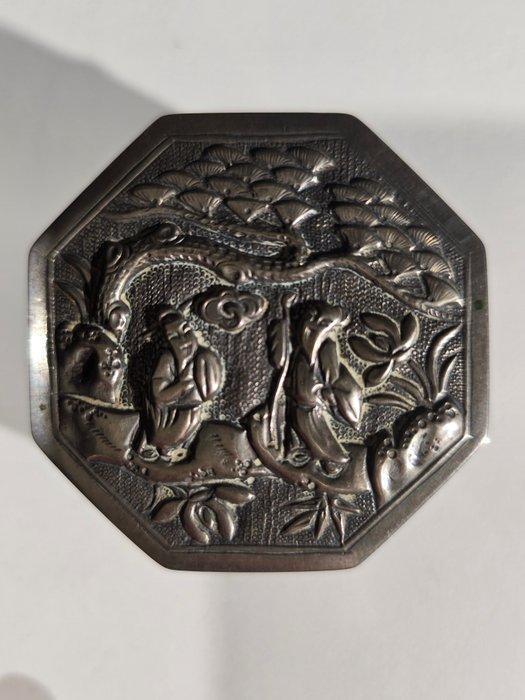 Zilveren achthoekige doos - Zilver - China - 20e eeuw, Antiek en Kunst, Antiek | Overige Antiek