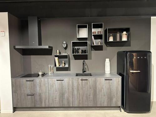 Moderne grijze keuken met top apparatuur (showroom model), Huis en Inrichting, Keuken | Complete keukens, Enkelwandige keuken