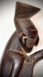 Muzikant knielend bij de harp – Mangbetu-stijl, Congo - DR, Antiek en Kunst