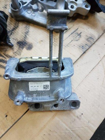 Motorsteun 3Q0199262J, Auto-onderdelen, Carrosserie en Plaatwerk, Verzenden