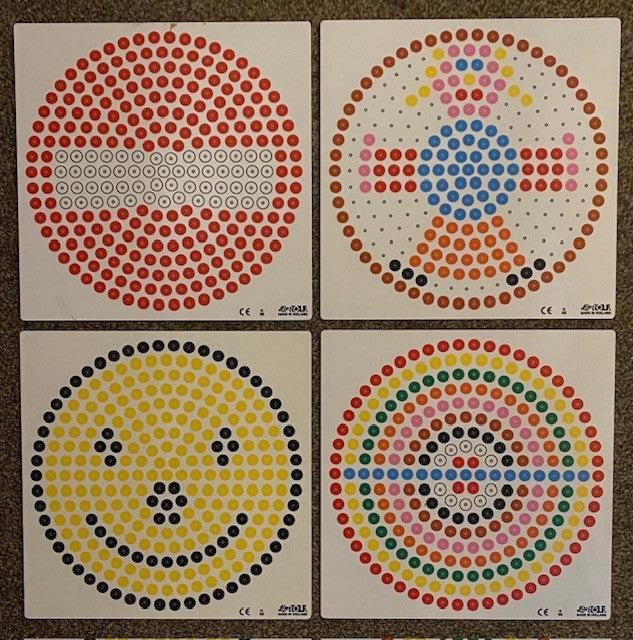 Kralenplank voorbeeld rond o.a. een Smile 4 stuks (zie foto), Boeken, Schoolboeken, Nieuw, Verzenden