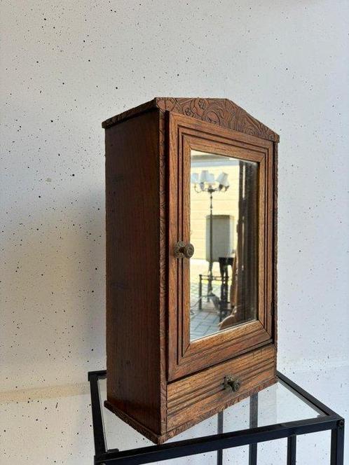 Vitrinekast - Art Deco Houten Wandkast met Geometrie en, Antiek en Kunst, Kunst | Designobjecten