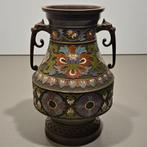 Kirin Handgrepen & Polychrome Champlevé Enamels - Brons -