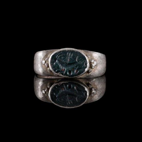 Oud-Romeins Hippocamp Intaglio in Zilveren Ring van Later, Antiek en Kunst, Antiek | Overige Antiek