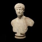 Oud-Romeins Marmer Portretbuste van een jongeman. 70 cm H.