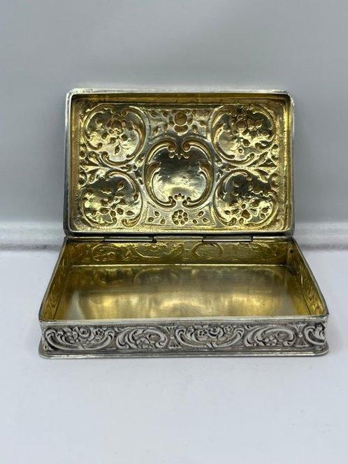 Snuifdoos - .800 zilver - tulgaten, Antiek en Kunst, Antiek | Goud en Zilver