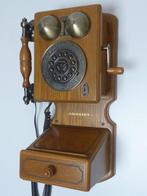 A retro phone model 1920s - Analoge telefoon - hout en