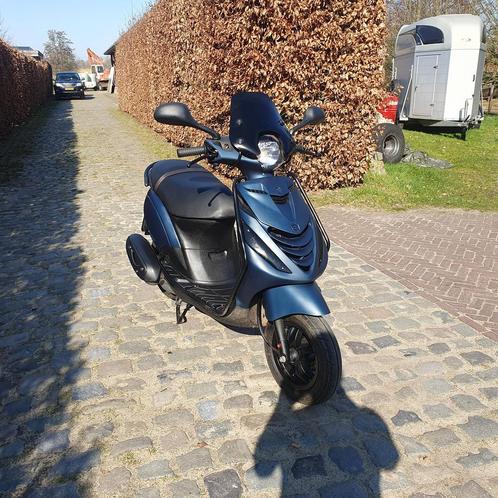 Piaggio Zip Brom 2022 SP 1600 km!, Fietsen en Brommers, Scooters | Piaggio, Maximaal 45 km/u, Zip, Benzine, Zo goed als nieuw