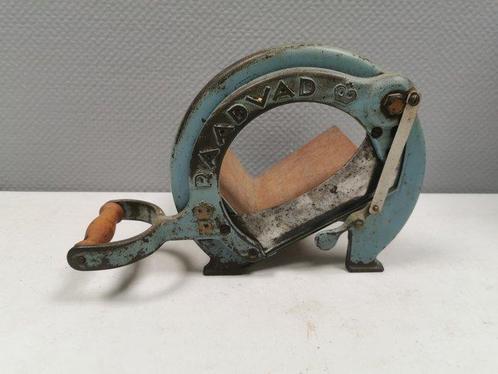 Raadvad - Ove Larsen - Broodsnijmachine - 294 - Hout, IJzer,, Antiek en Kunst, Antiek | Wandborden en Tegels