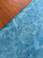 Prestigieuze stof in cobaltblauw fluweel, versierd met