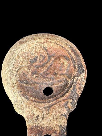 Oud-Romeins Terracotta Olie lamp jonge man te paard met een, Verzamelen, Mineralen en Fossielen