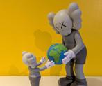 Kaws (1974) - The Promise - Grey, Antiek en Kunst