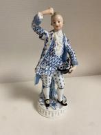 Meissen - Beeldje - Jünglingsfigur Kavalier mit Blumenkorb, Antiek en Kunst, Antiek | Glas en Kristal