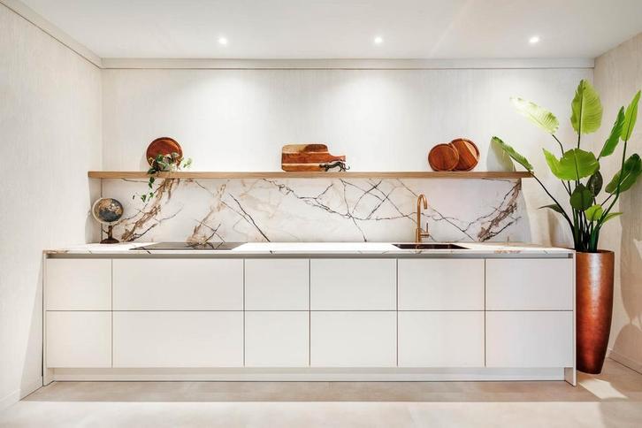 Showroomkeuken in een rechte opstelling (parallel), Huis en Inrichting, Keuken | Complete keukens, Overige materialen, Greeploos