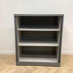 Tweedehands Ahrend roldeurkast vv 2 legbord en sleutel, Huis en Inrichting, Kasten | Roldeurkasten en Archiefkasten, Ophalen of Verzenden