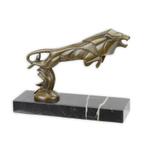 A BRONZE CAR MASCOT OF A LEAPING LION (Beeldjes - Decoratie), Antiek en Kunst, Kunst | Beelden en Houtsnijwerken, Verzenden